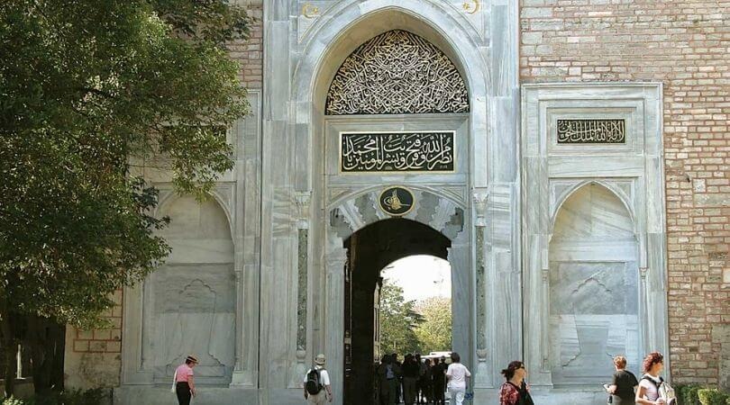 Puerta principal del palacio de Topkapi