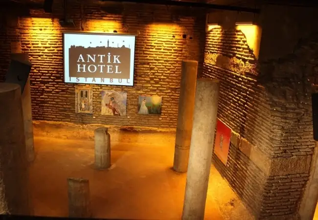 Antik Cisterna Entrance