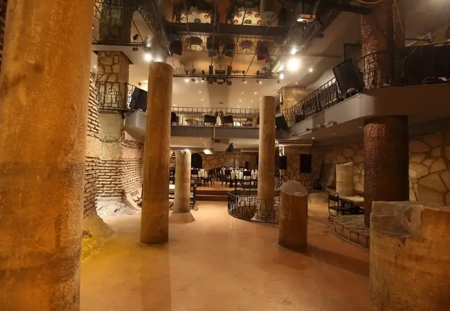 Antik Cisterna Entrance