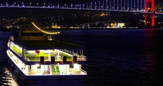 Tour en crucero por el Bósforo con cena y espectáculos turcos