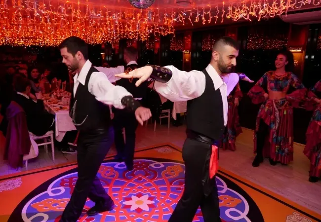 Bosphorus Cruise Tour With Dinner And Turkish Shows