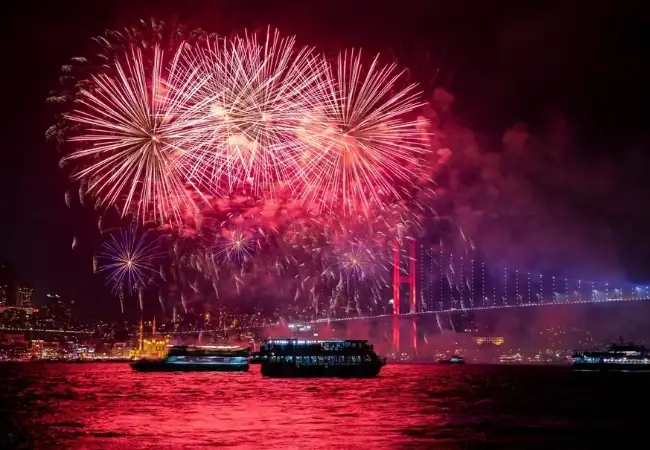 Istanbul New Year Party With Dinner Cruise On Bosphorus