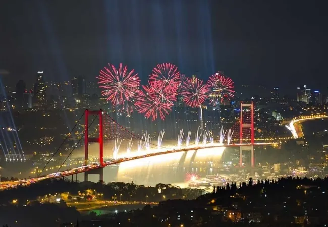Istanbul New Year Party With Dinner Cruise On Bosphorus