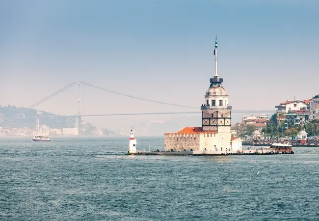 Entrada da Torre da Donzela com guia de áudio