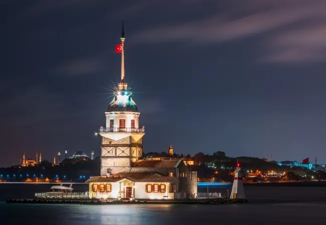 Maiden´S Tower Entrance With Audio Guide