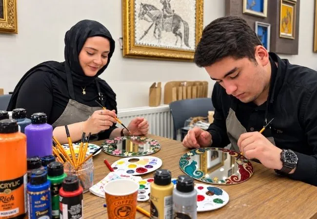 Couple painting decorative mirrors during a creative workshop in Istanbul